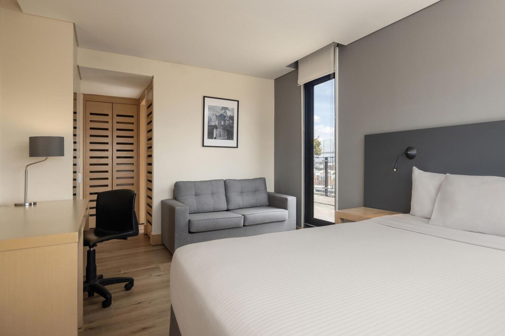 Hotel Fairfield By Marriott Embajada Bogota